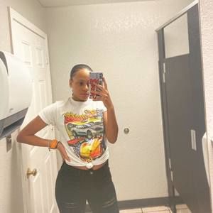 Meet your Posher, Aukita